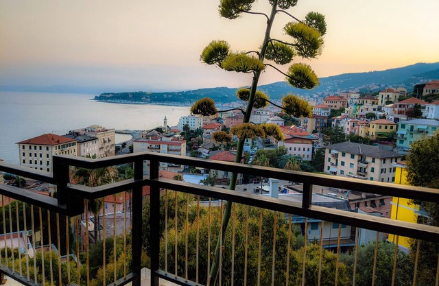 Apartment with beautiful view with large terrace in a small condominium