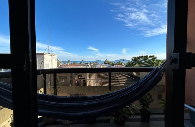 Apartment with sea view 100m from Enseada beach.