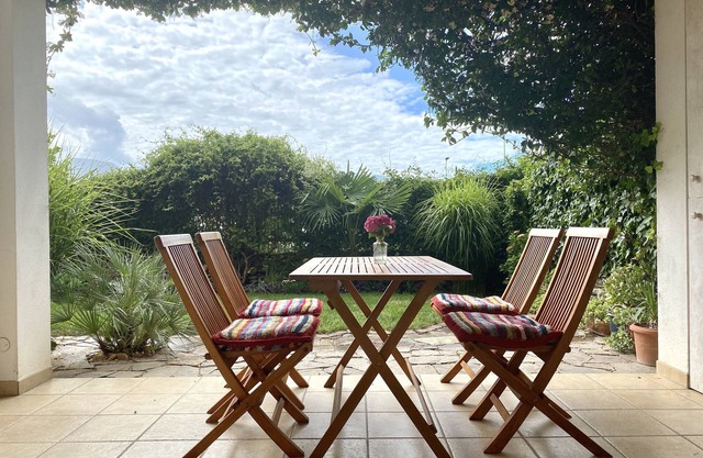 Apartment with enclosed garden in a central location-dogs welcome