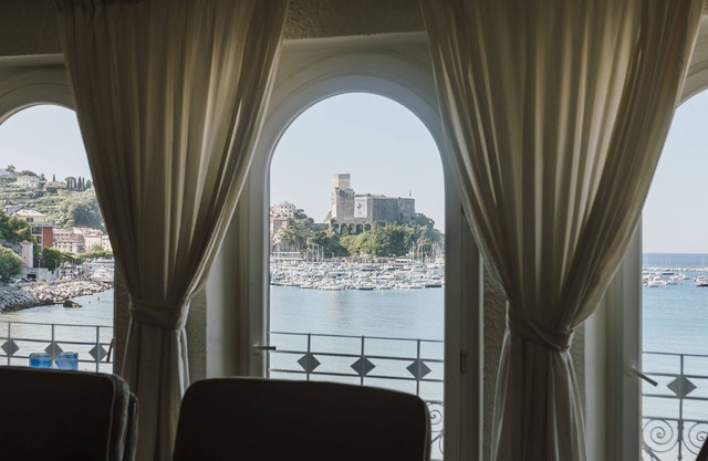 Apartment with exceptional views of the Bay of Lerici