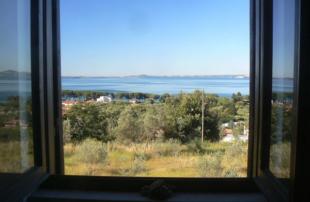 Apartment with garden for 4 people with beautiful lake view and convenient parking