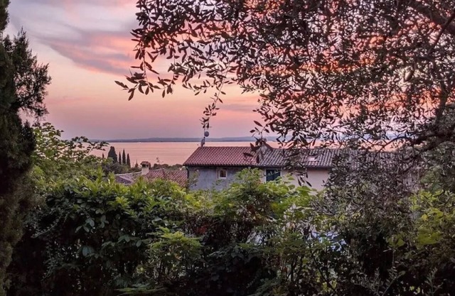 Apartment with garden, terrace, communal pool, 500m to the lake