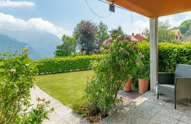 Apartment with garden overlooking the lake and mountains just 10 minutes from Bellagio