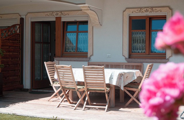 Apartment with garden and lake view