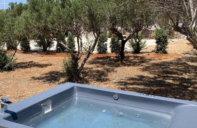 Apartment with hot tub 1 step from the beach