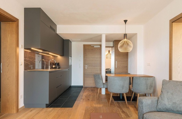 Apartment with large south-facing terrace, incl. garage parking space