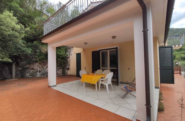 Apartment with large patio and garden a few steps from the center of Maratea