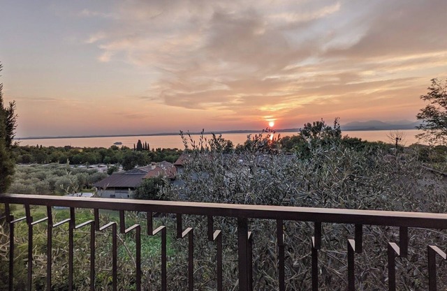 Apartment with panoramic lake view, west-facing balcony, communal pool, 500m to the lake