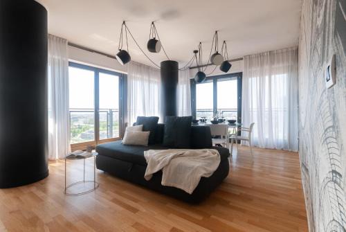 Apartment with Panoramic View of Milan and public free parking lot