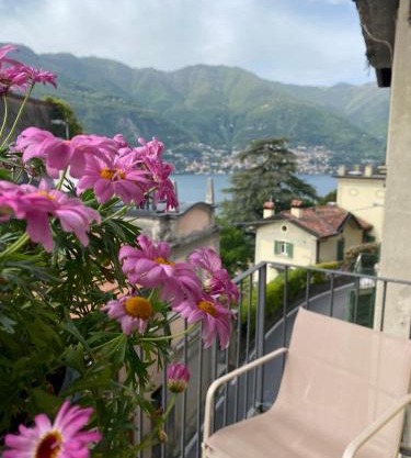 Apartment with partial view on Como Lake