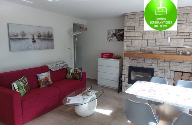 Apartment with pool, parking space, south-facing balcony, sauna, from May-Oct. Mountain railway ticket incl.