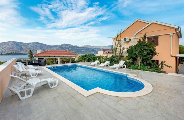 Apartment with pool, Korcula island