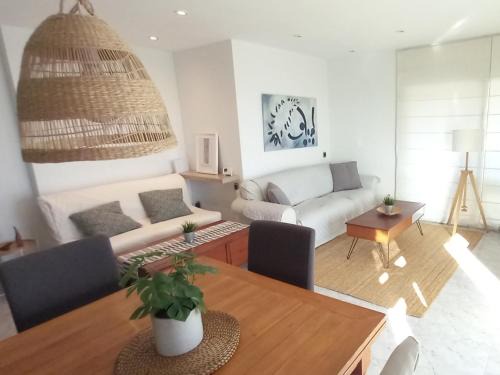 Apartment with pool near the beach and Barcelona by train