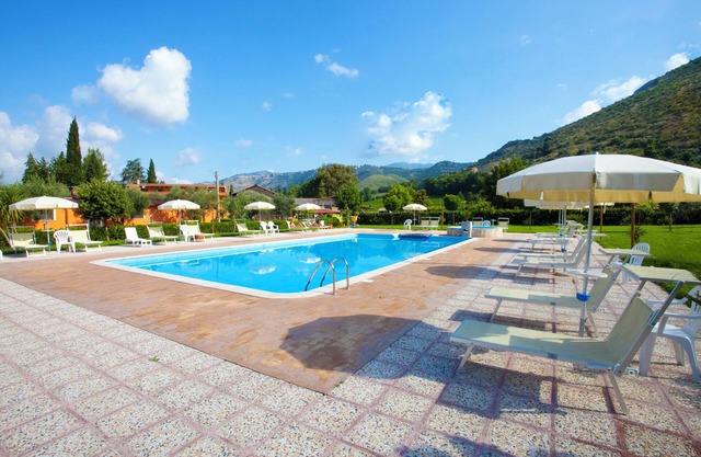 Apartment with pool use, terrace, historical centre, for family
