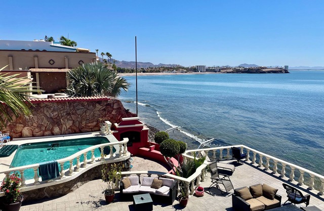 Apartment with private pool, oceanfront