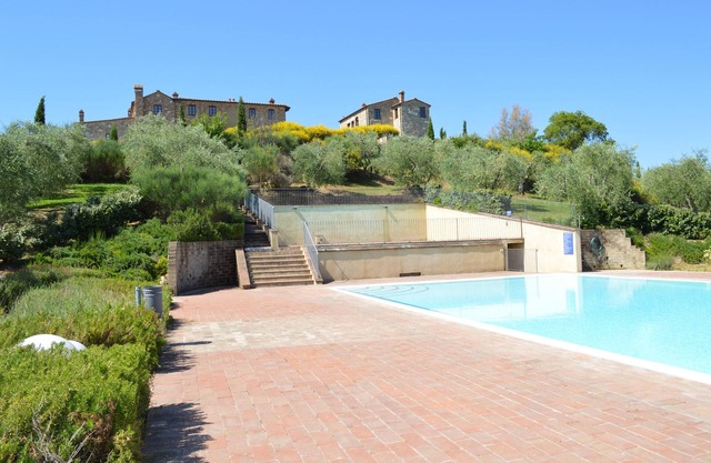 Apartment with private garden in Tuscany