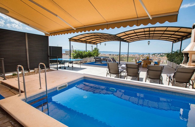 Apartment with private swimming pool and teracce
