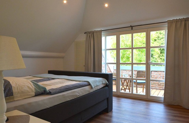 Apartment with quiet canal location in Großefehn