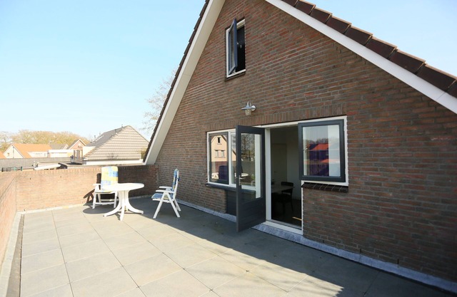Apartment with roof terrace