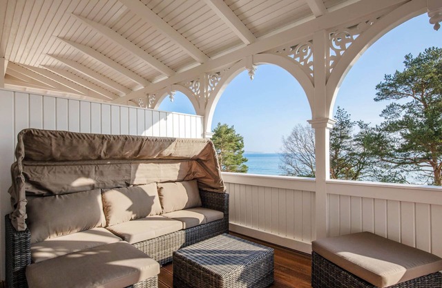Apartment with sea view, 2 bedrooms and balcony
