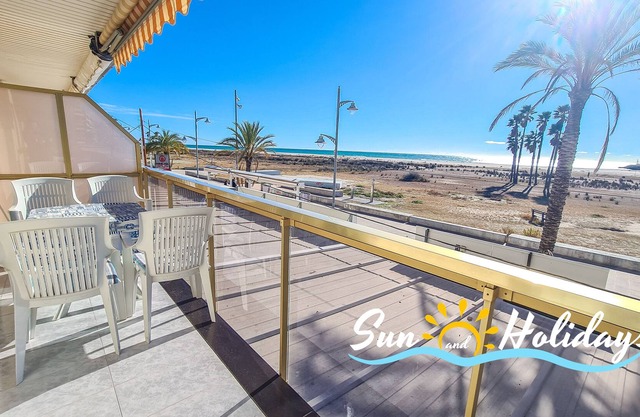 Apartment with sea views for 4-6 people.