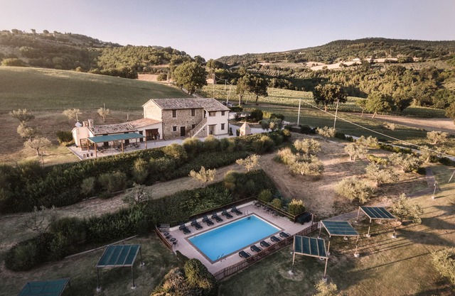 Apartment with swimming pool in the hills of Umbria