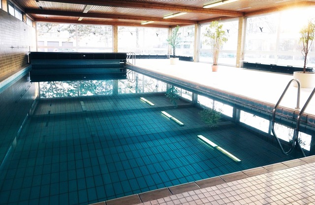 Apartment with swimming pool