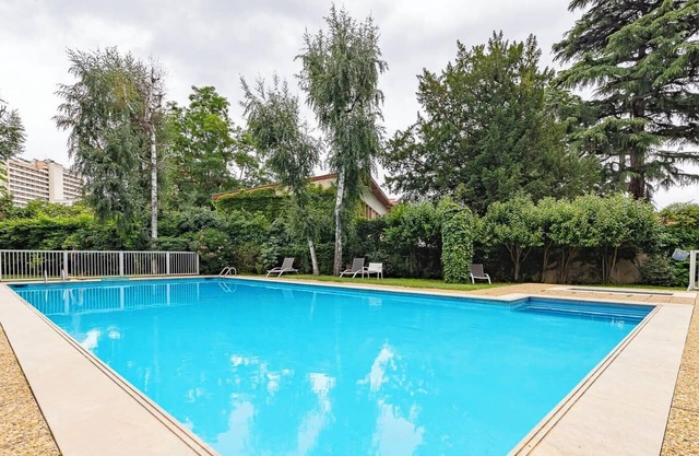 Apartment with swimming pool - near park
