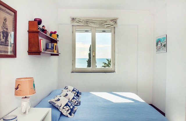 Apartment with terrace and view of the sea in Gaeta Medievale – private parking