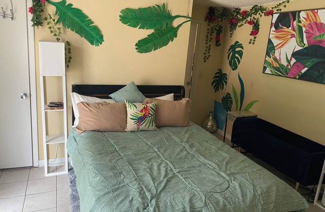 Apartment with WiFi, AC, and Pool in Casselberry