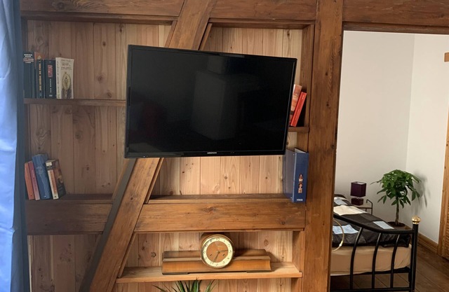 Apartment 'Wohnen Im Herzen Der Stadt' with Wi-Fi