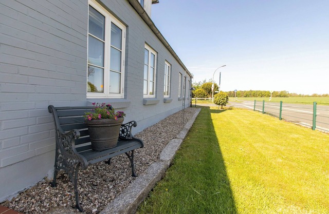 Apartment 'Wohnen Zwischen Den Meeren' with Wi-Fi