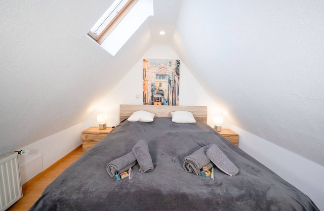 Apartment 'Zentrale Wohnung Mit Whirpool' with Balcony and Wi-Fi