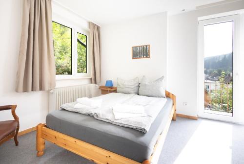 Apartmenthaus am Waldrand- Küche - Frühstück - Balkon