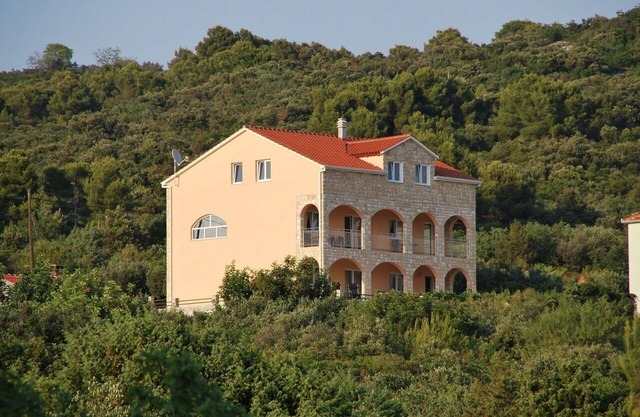 Apartments A3 with a view of Sesula Bay, a few minutes from the beach.