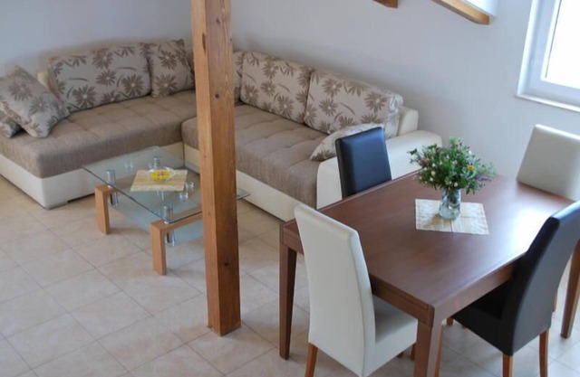 Apartments A4 with a view of Sesula Bay, a few minutes from the beach.