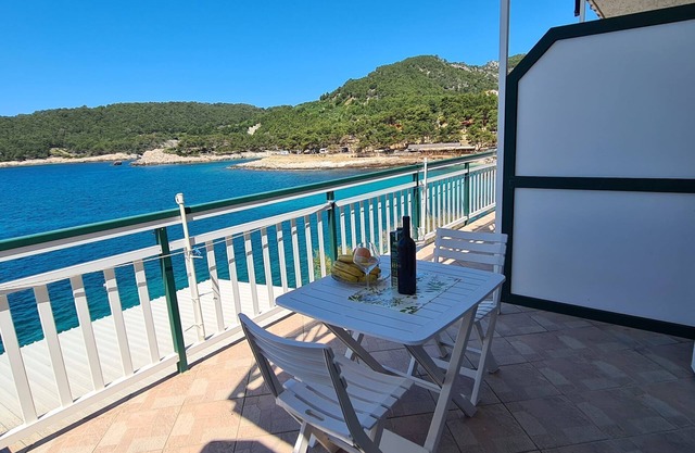 Apartments Ana i Ante (95131-A3) - Milna - island Hvar