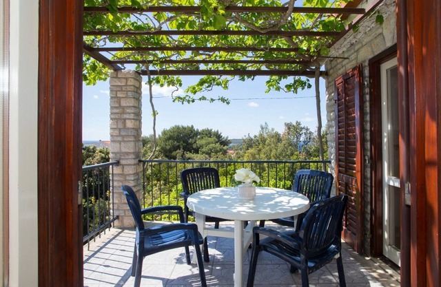 Apartments Ana (10899-A2) - Maslinica