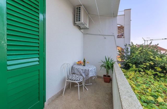 Apartments and Room Nevenka (37001-A1) - Makarska