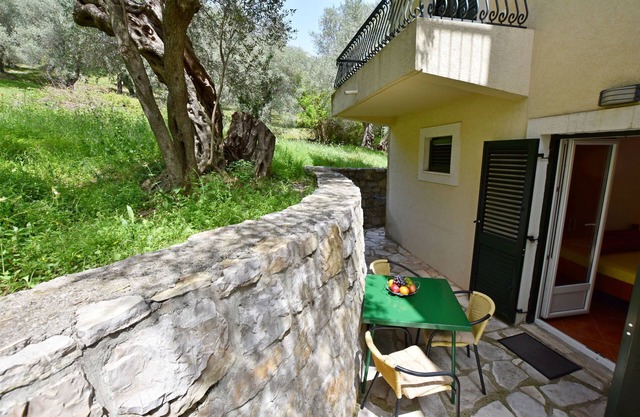 Apartments and Rooms Iva (61261-A3) - Petrovac