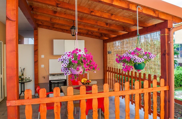 Apartments Anita - Triple Room with Terrace