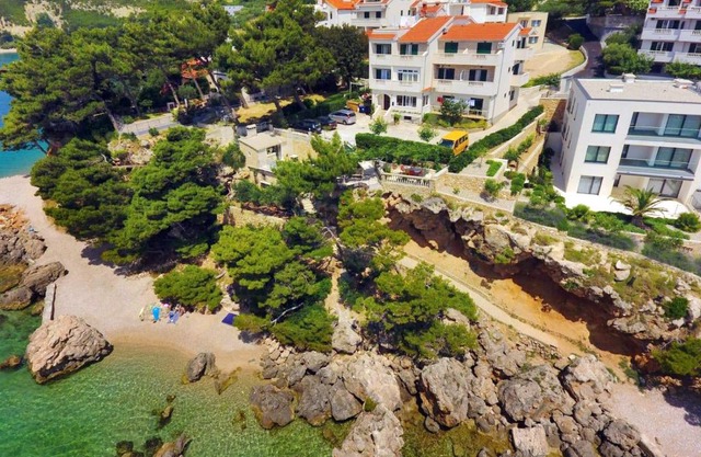 Apartments by the sea Medici, Omis - 1047