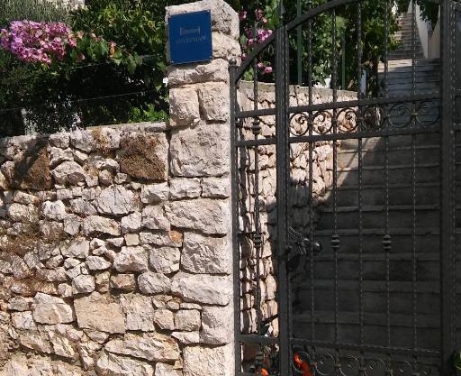 Apartments by the sea Milna, Brac - 735