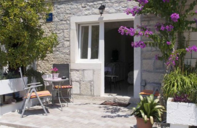 Apartments Djurdjica (16181-A1) - Povlja - island Brac