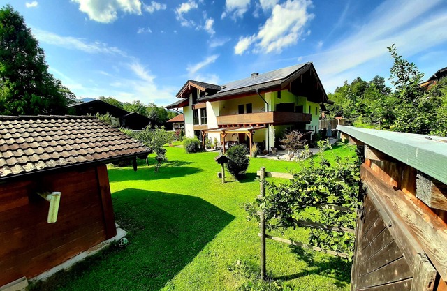 Apartments 'Altes Tradenlehen' Nestled between mountains and alpine pastures.