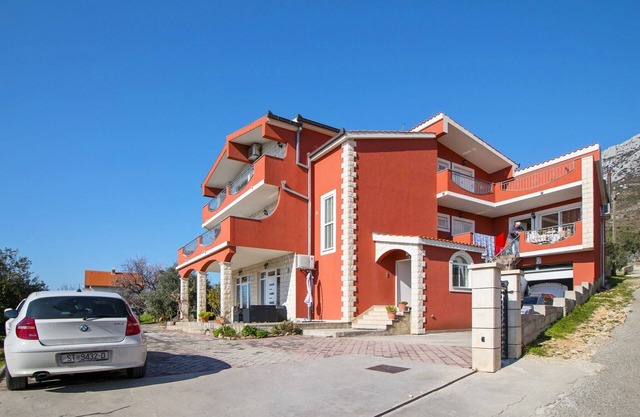 Apartments Dujo, (15846), Kaštel Gomilica, Croatia