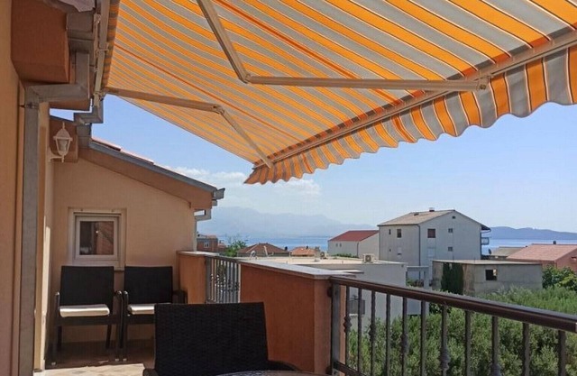 Apartments Feral - Three Bedroom Apartment with Balcony and Sea View