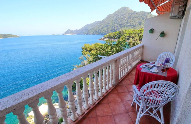 Apartments Filipović - One-Bedroom Apartment with Balcony and Sea View (A1)