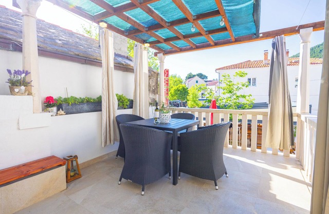 Apartments Fontana (29421-A1) - Baska Voda