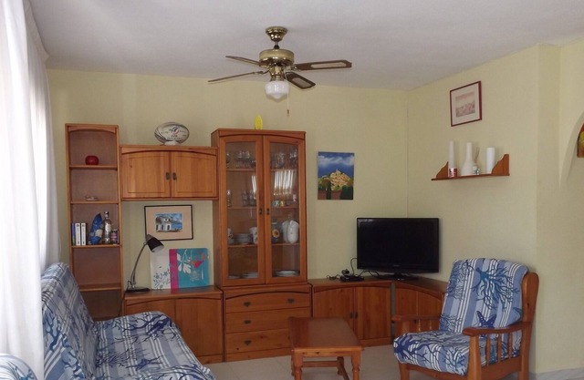 apartments for 6 people, swimming pool, tennis, parking, seaside